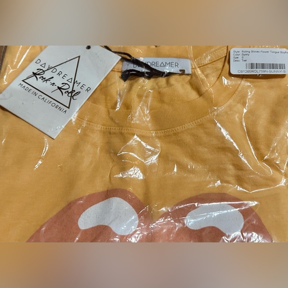 DAYDREAMER ROLLING STONES FLOWER TONGUE BOYFRIEND TEE SUNNY SMALL NEW NWT - Picture 4 of 4